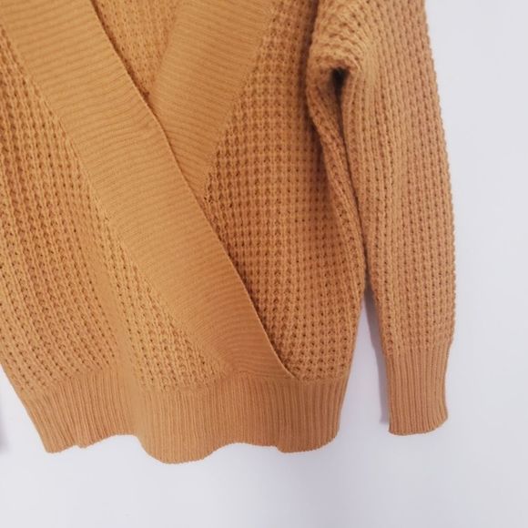 Urban Heritage Off-shoulder/ V-neck wrap sweater - Picture 8 of 10